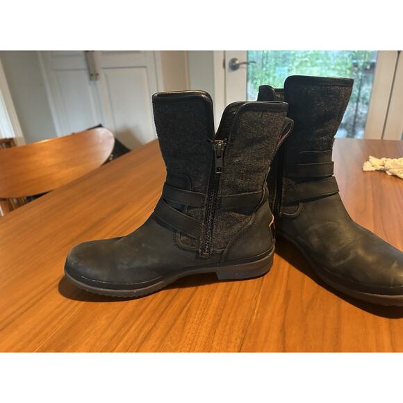 UGG Simmens Women's Size 7.5 Grey Leather Boots, Waterproof, Wool-Lined size 7.5 - Picture 2 of 5
